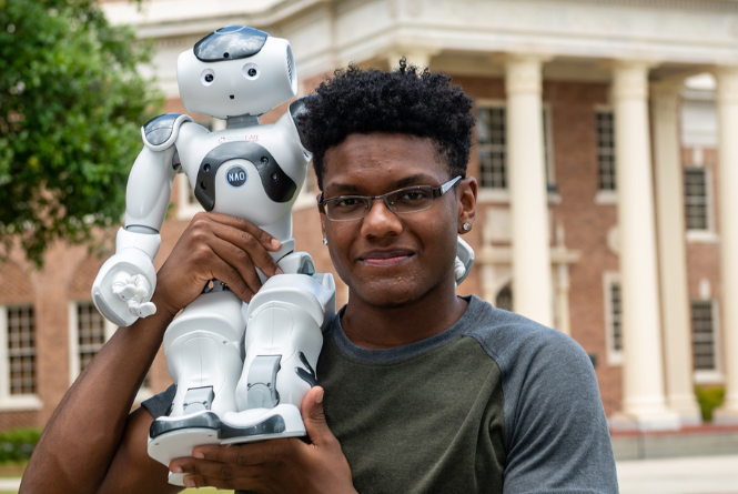 USM Student with ADA the Robot